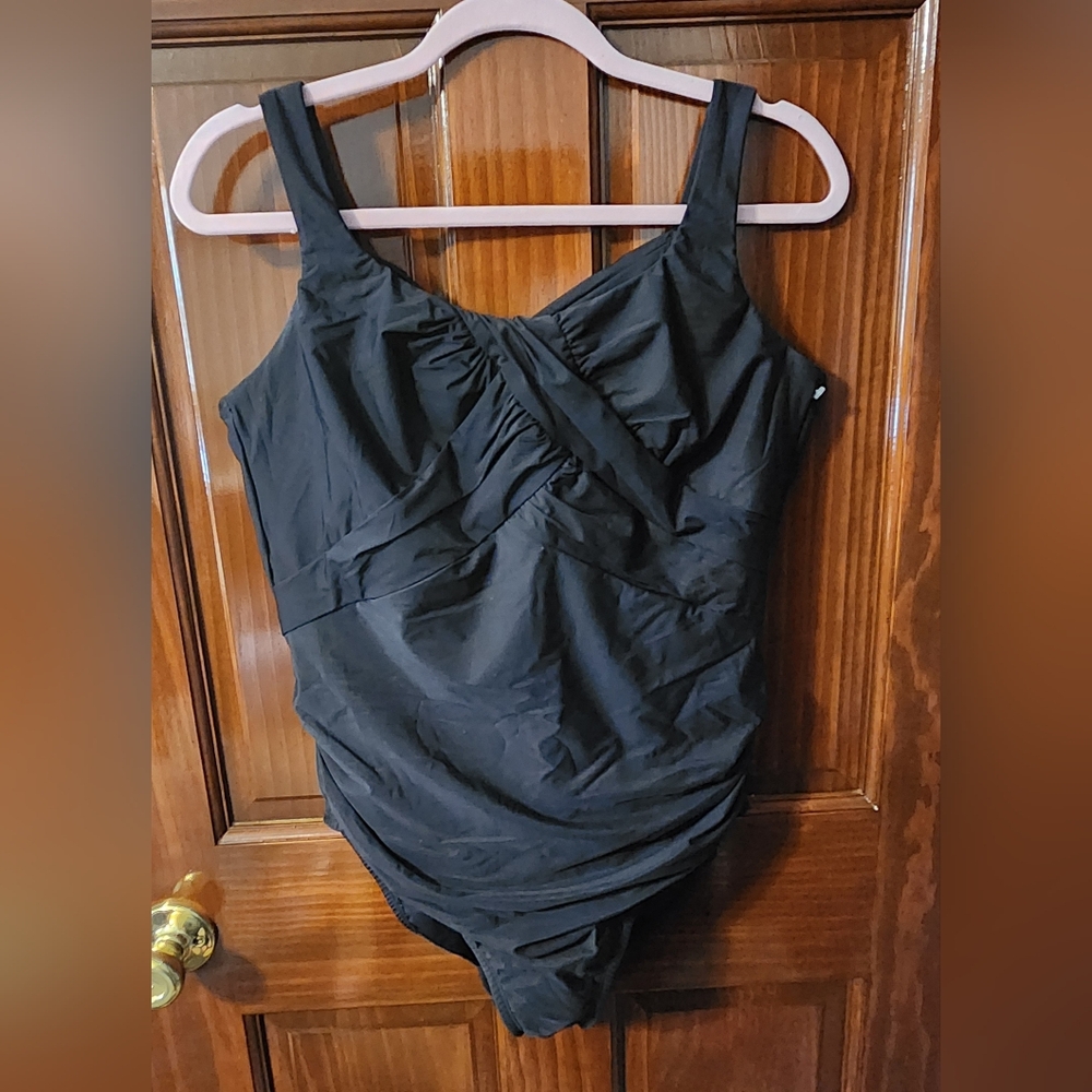 Land's End Black One Piece SlenderSuit Bathing Suit in Size 16P with Underwire